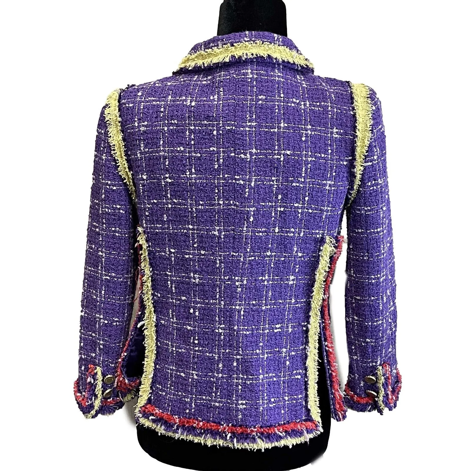 CHANEL - 2006 Purple Tweed Blazer - 5 'CHANEL' Buttons - 2 Pockets - 38 US 6